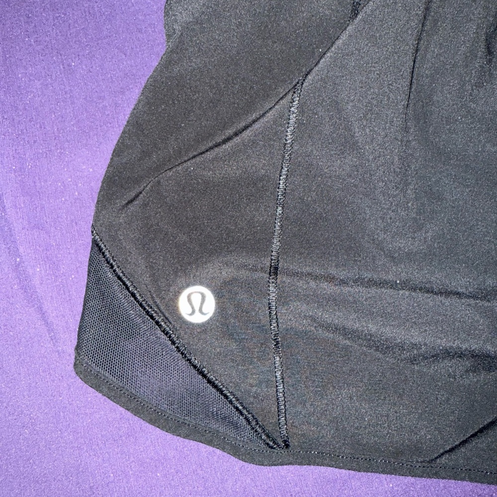 Lululemon hotty hot high rise shorts 2.5